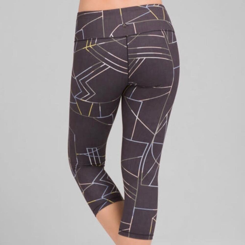 Prana Capri Leggings Women XS Black Geometric Print Yoga Activewear NWT - Picture 2 of 12